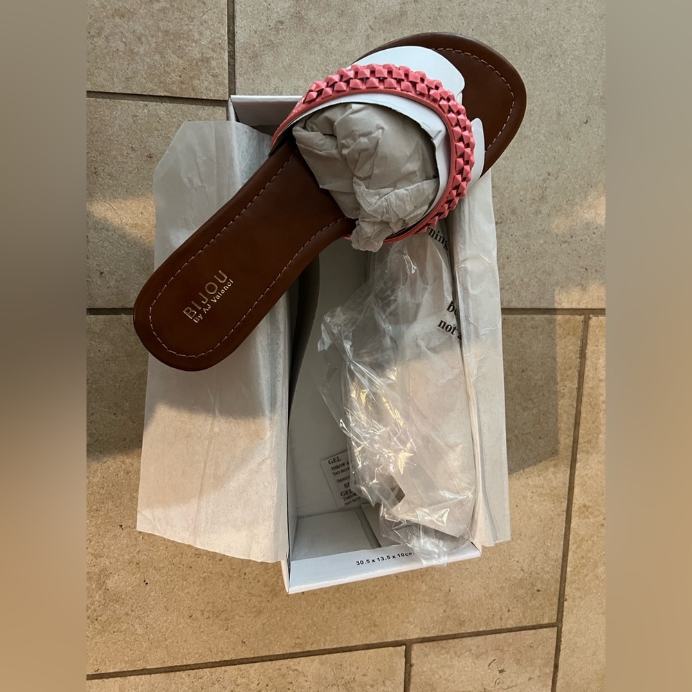 New Bijou 9.5 W Coral Sandals